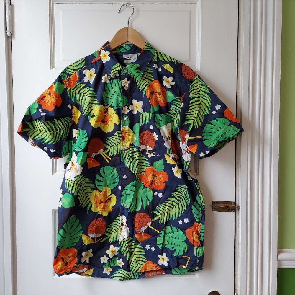 LIKE NEW WESC men's large floral short sleeve button-down shirt
